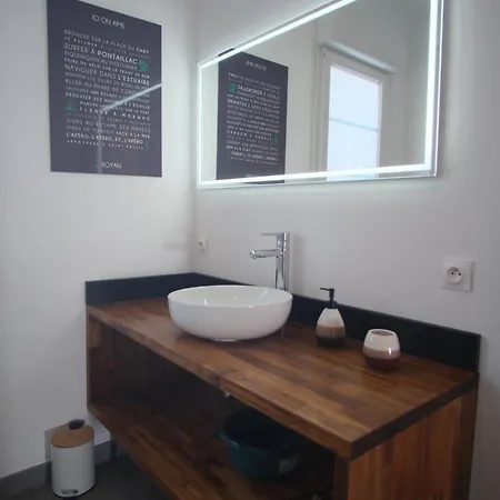 Avec Balcons Vue A Pontaillac 로양